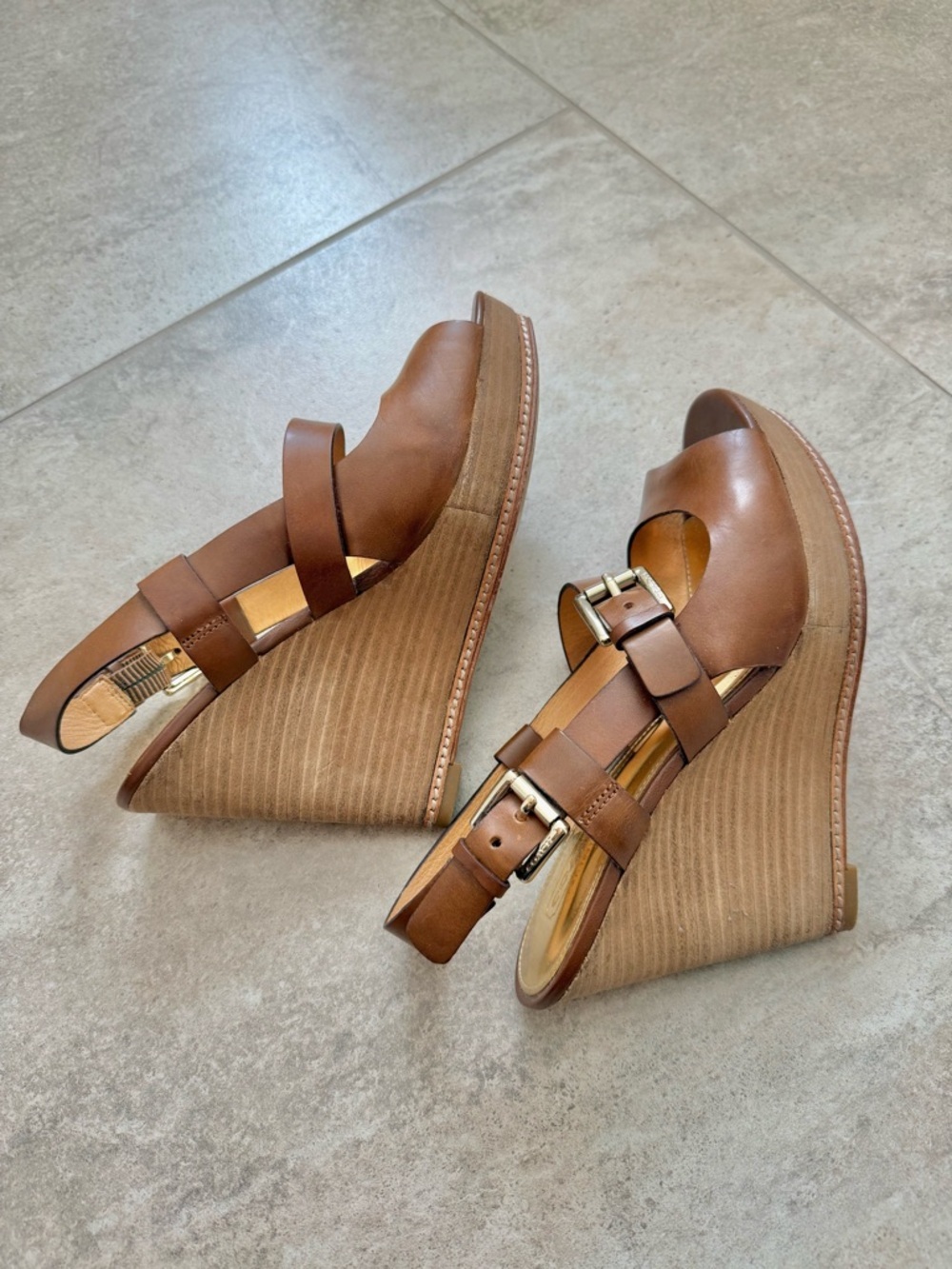 Coach Women’s Brown Leather Wedge Sandals Size 7 - Picture 5 of 10